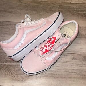 Old Skool Shoe - Vans 
Light pink 
Brand new